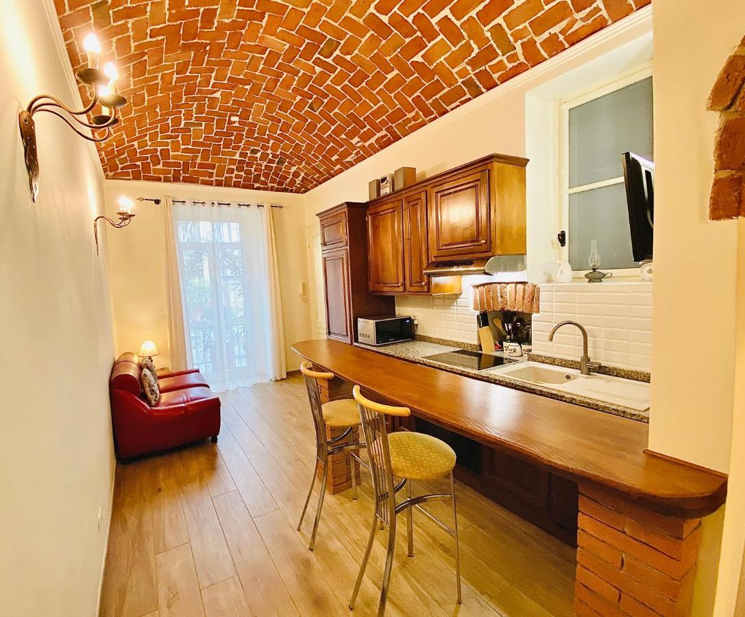 Exquisitely Renovated And Centrally Located Apartment With Free Parking Turin Luaran gambar