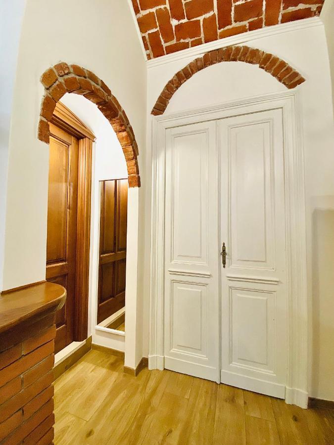 Exquisitely Renovated And Centrally Located Apartment With Free Parking Turin Luaran gambar